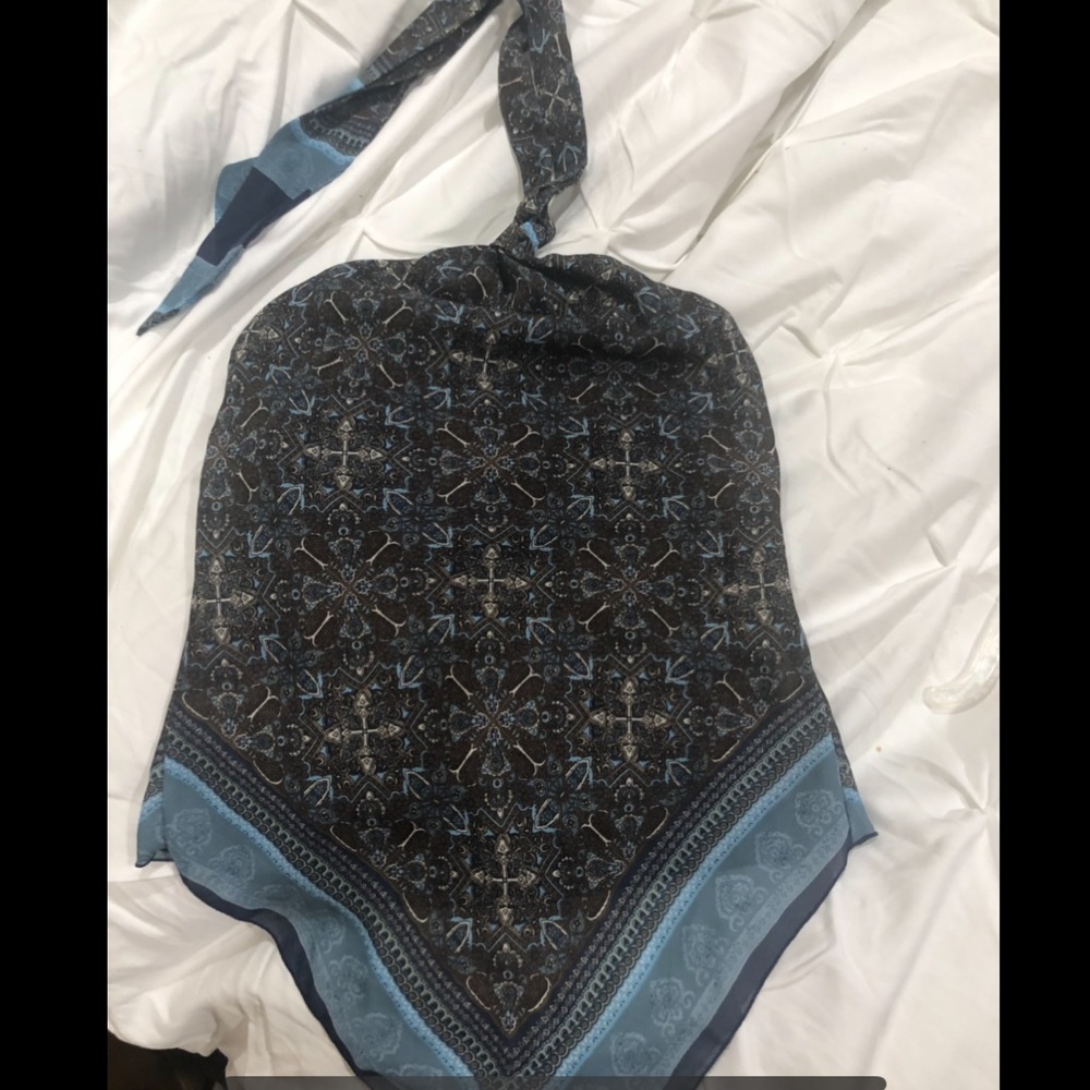MAKE AN OFFER‼️ BCX Handkerchief Halter Size M